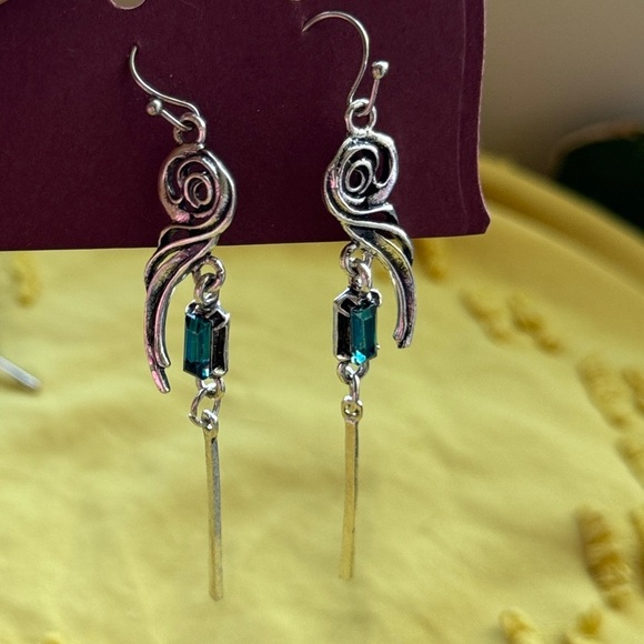 Elegant Silver and Blue Gemstone Earrings - Picture 3 of 3